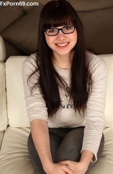 Lesbea porn Luna rival jeune actrice porno française fait une gorge
